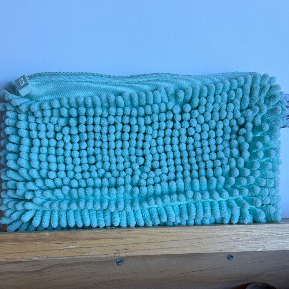 Yoobi Aqua Textured Pouch